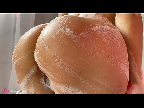 ❤️ Brunette o ipholla litho tsa botona kapa botšehali ho li khotsofatsa Pussy e nang le Vibrator ho ea ho Intense Orgasm in Shower ❤️ ❤